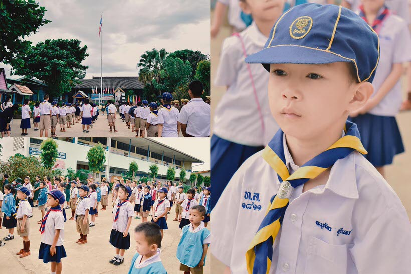 นักเรียนกำลังเข้าแถว