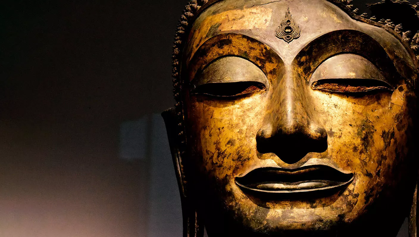 พระพุทธรูปเศียรใหญ่ อยุธยา